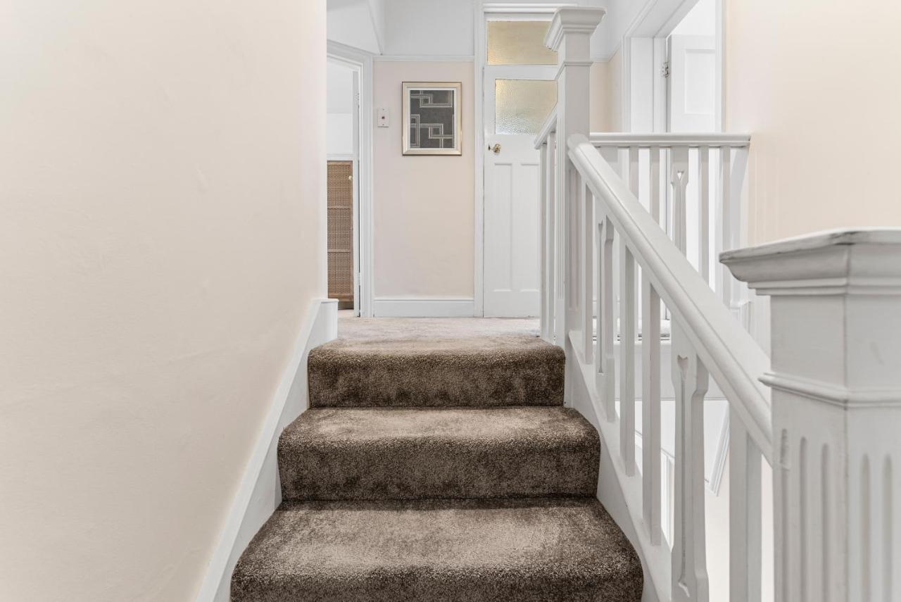 فيلا Stunning 4-Bed - Garden - Sleeps 14 بريستول المظهر الخارجي الصورة