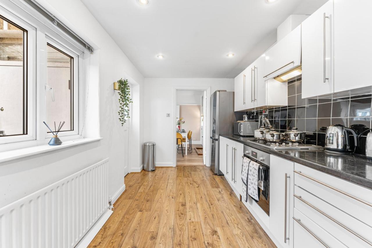 فيلا Stunning 4-Bed - Garden - Sleeps 14 بريستول المظهر الخارجي الصورة