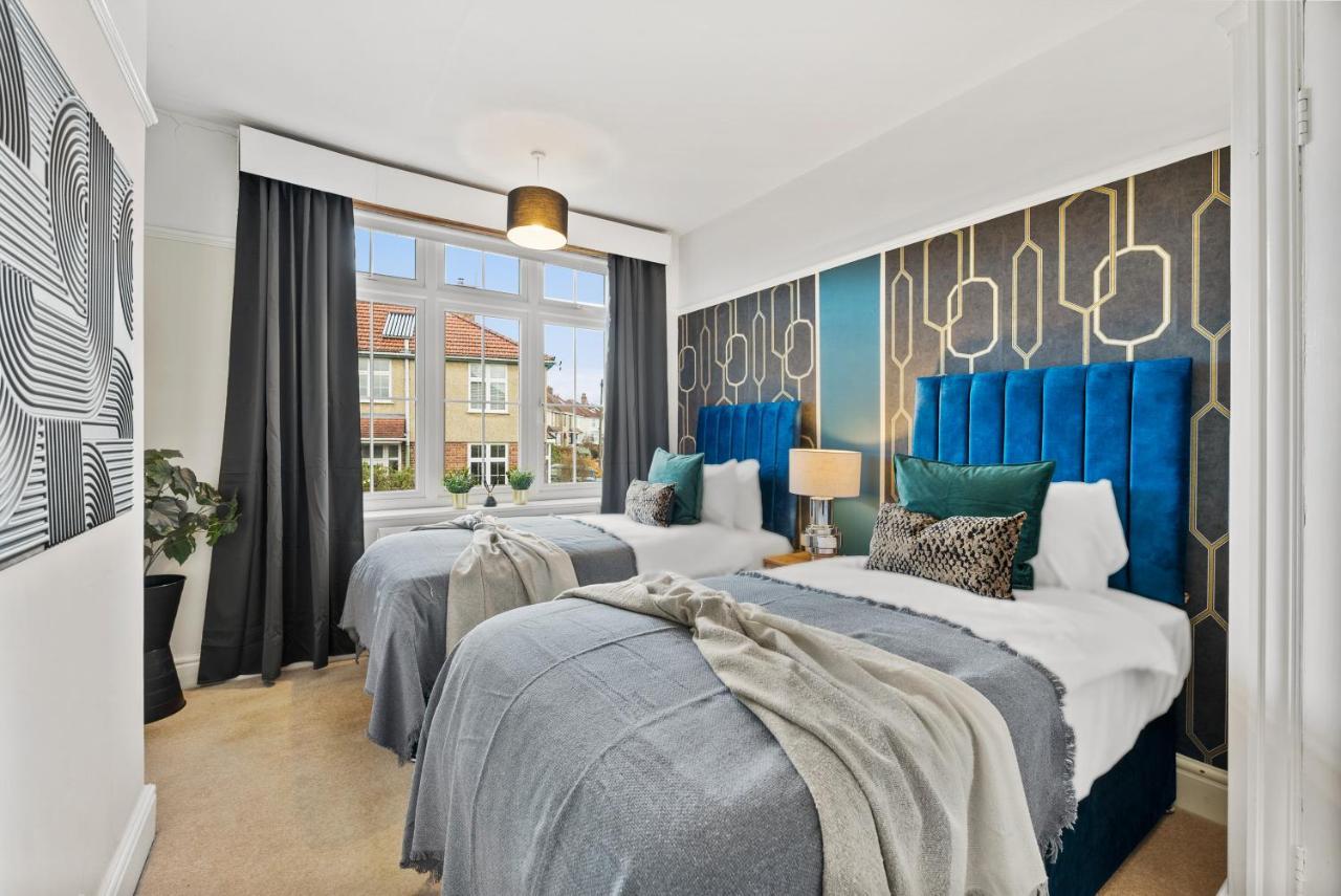 فيلا Stunning 4-Bed - Garden - Sleeps 14 بريستول المظهر الخارجي الصورة