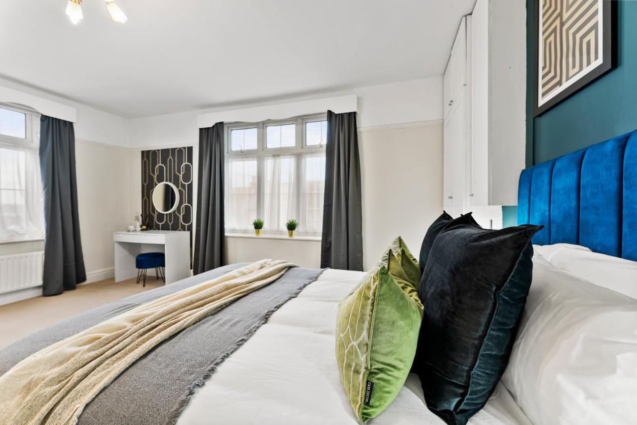 فيلا Stunning 4-Bed - Garden - Sleeps 14 بريستول المظهر الخارجي الصورة