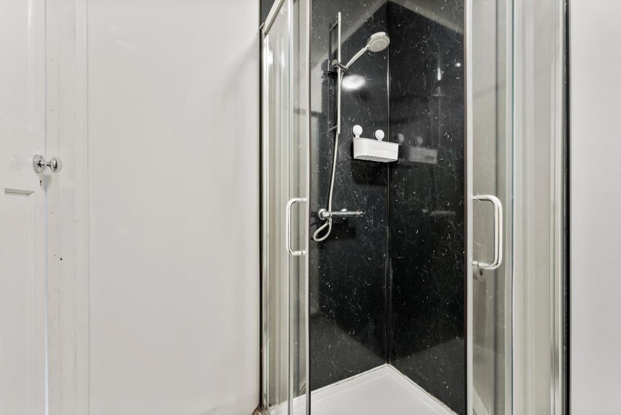 فيلا Stunning 4-Bed - Garden - Sleeps 14 بريستول المظهر الخارجي الصورة