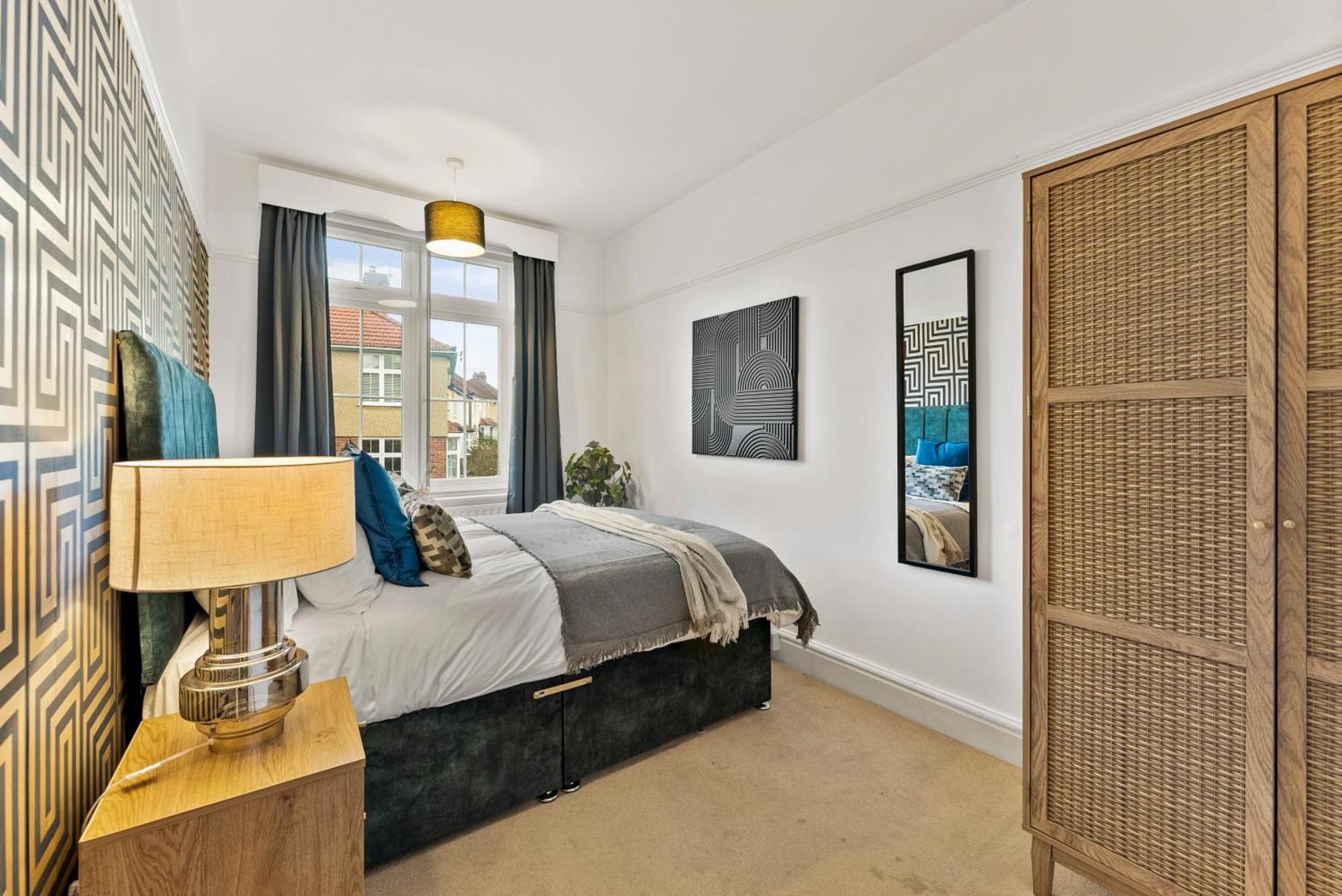 فيلا Stunning 4-Bed - Garden - Sleeps 14 بريستول المظهر الخارجي الصورة